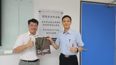 鑑識系主任楊文超與科長陳英傑